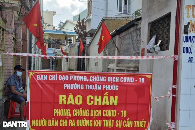 Đường phố Đà Nẵng đỏ thắm sắc cờ đón Tết Độc lập đặc biệt - 9 Đường phố Đà Nẵng đỏ thắm sắc cờ đón Tết Độc lập đặc biệt - 9