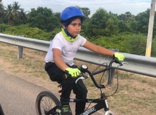 Cậu bé 6 tuổi lập kỷ lục đạp xe 100 km trong hơn 5 giờ  - 1