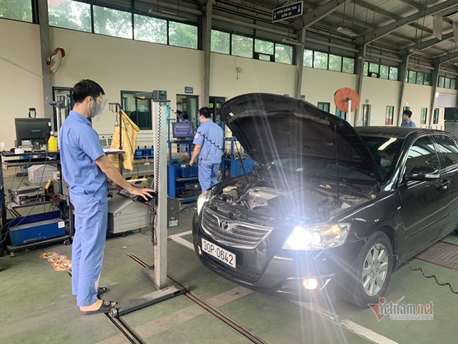 Đi đăng kiểm mùa dịch, nơi mời gọi, chỗ chốt chặn bảo không cần thiết - 1 Đi đăng kiểm mùa dịch, nơi mời gọi, chỗ chốt chặn bảo không cần thiết - 1