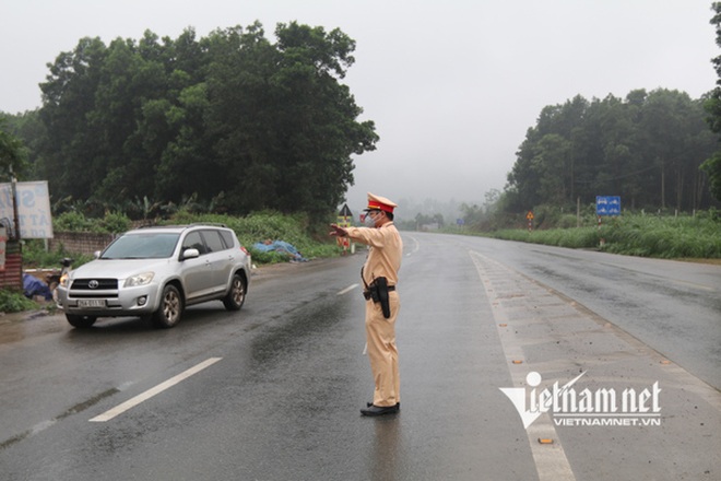 Đi đăng kiểm mùa dịch, nơi mời gọi, chỗ chốt chặn bảo không cần thiết - 2 Đi đăng kiểm mùa dịch, nơi mời gọi, chỗ chốt chặn bảo không cần thiết - 2
