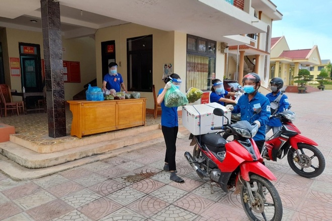 Liên hệ qua điện thoại, người dân được cấp giấy đi đường tận nhà - 4