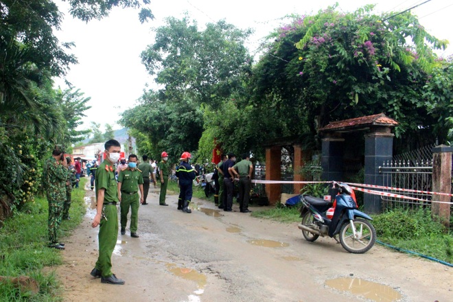 Đôi vợ chồng bị vùi lấp dưới đống đổ nát sau tiếng nổ lớn - 3 Đôi vợ chồng bị vùi lấp dưới đống đổ nát sau tiếng nổ lớn - 3