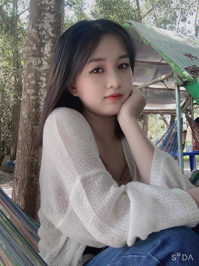 cam-dong-moi-tinh-nay-no-giua-moi-tindocx-1630713605285.jpeg