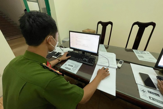 Cấp giấy đi đường ở Hà Nội: Doanh nghiệp than khó, công an nói gì? - 3 Cấp giấy đi đường ở Hà Nội: Doanh nghiệp than khó, công an nói gì? - 3