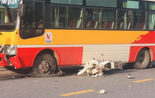 Ngày đầu đến trường, một học sinh tử vong do va chạm với xe buýt - 2 Ngày đầu đến trường, một học sinh tử vong do va chạm với xe buýt - 2