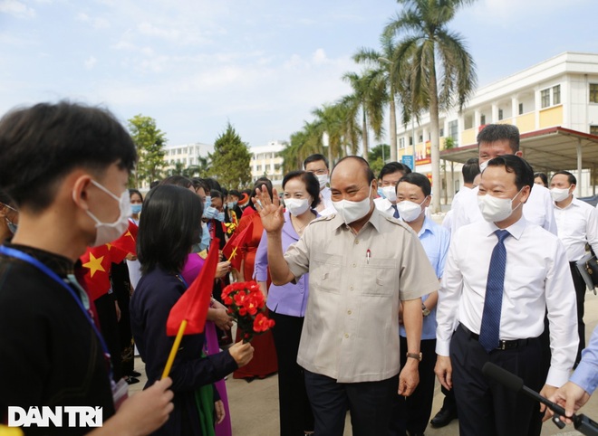 Chủ tịch nước Nguyễn Xuân Phúc dự Lễ khai giảng năm học mới tại Yên Bái - 1