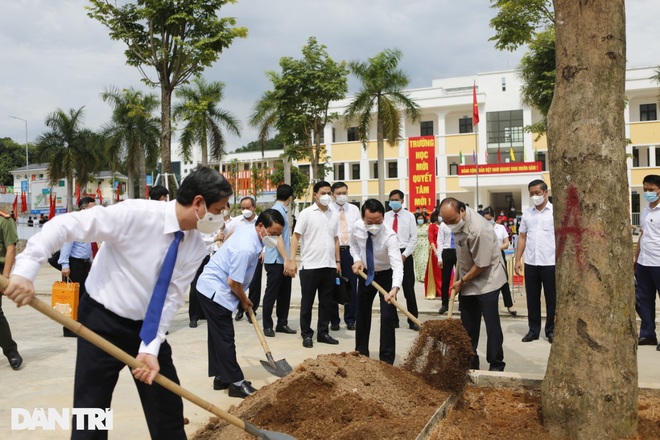 Chủ tịch nước Nguyễn Xuân Phúc dự Lễ khai giảng năm học mới tại Yên Bái - 6