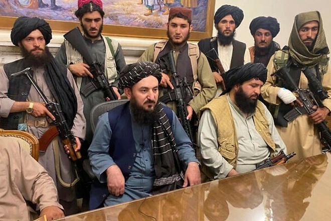 Taliban công bố nội các chính phủ mới, một bộ trưởng đang bị FBI truy nã - 1