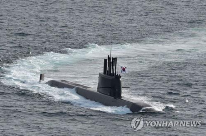 Hàn Quốc thử nghiệm tên lửa đạn đạo phóng từ tàu ngầm đầu tiên - 1