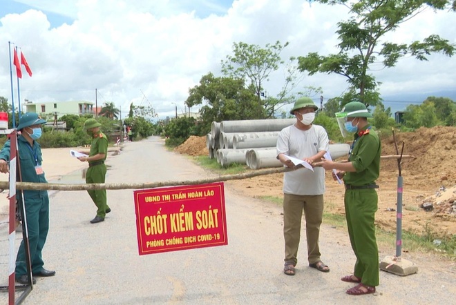 Liên hệ qua điện thoại, người dân được cấp giấy đi đường tận nhà - 5