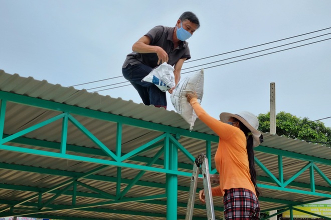 Hối hả chạy đua với bão số 5 - 4