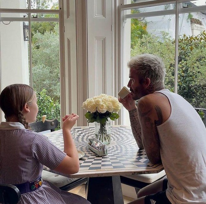 David Beckham bị nhắc nhở vì hành động thân mật với con gái - 8
