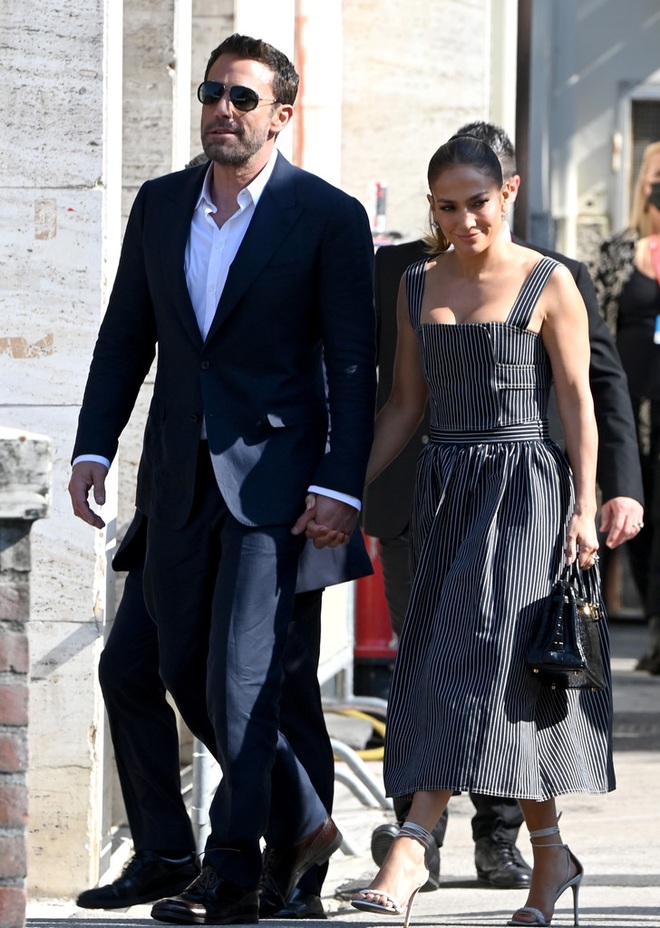 Ben Affleck và Jennifer Lopez tình tứ trên thảm đỏ liên hoan phim Venice - 7