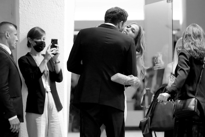 Ben Affleck và Jennifer Lopez tình tứ trên thảm đỏ liên hoan phim Venice - 3 Ben Affleck và Jennifer Lopez tình tứ trên thảm đỏ liên hoan phim Venice - 3