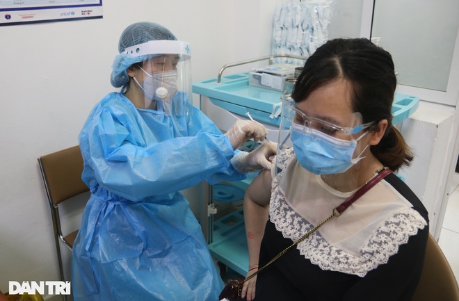 Hà Nội tiêm vắc xin phòng Covid-19 cho 500 bà bầu - 6 Hà Nội tiêm vắc xin phòng Covid-19 cho 500 bà bầu - 6