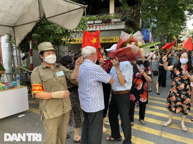 Hà Nội gỡ phong tỏa điểm nóng ngõ 24 Kim Đồng, nơi từng có 53 F0 - 2