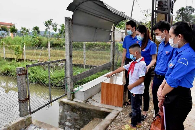 Học sinh lớp 4 kịp thời cứu em nhỏ bị đuối nước - 1 Học sinh lớp 4 kịp thời cứu em nhỏ bị đuối nước - 1