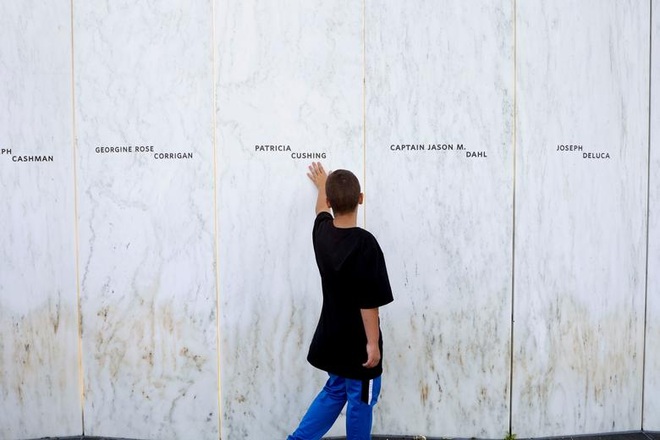 Người Mỹ tưởng niệm 20 năm vụ tấn công khủng bố tồi tệ nhất trong lịch sử - 3