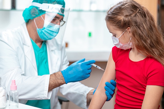 Mỹ có thể cấp phép sử dụng khẩn cấp vắc xin Pfizer cho trẻ em từ tháng 10 - 1
