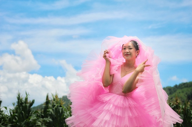 Nhà thiết kế 9x tự cosplay váy cưới 30 năm trước của mẹ - 5 Nhà thiết kế 9x tự cosplay váy cưới 30 năm trước của mẹ - 5