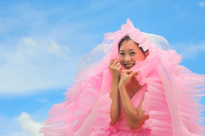 Nhà thiết kế 9x tự cosplay váy cưới 30 năm trước của mẹ - 6 Nhà thiết kế 9x tự cosplay váy cưới 30 năm trước của mẹ - 6