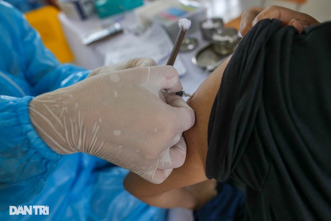 Hà Nội: Toàn thành phố đã tiêm được hơn 4,7 triệu mũi vắc xin Covid-19 - 1