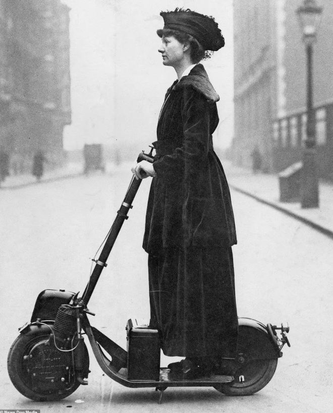 Bất ngờ với hình ảnh scooter chạy trên đường phố từ cách đây hơn một thế kỷ - 1 Bất ngờ với hình ảnh scooter chạy trên đường phố từ cách đây hơn một thế kỷ - 1