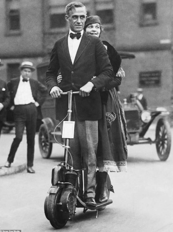 Bất ngờ với hình ảnh scooter chạy trên đường phố từ cách đây hơn một thế kỷ - 7 Bất ngờ với hình ảnh scooter chạy trên đường phố từ cách đây hơn một thế kỷ - 7