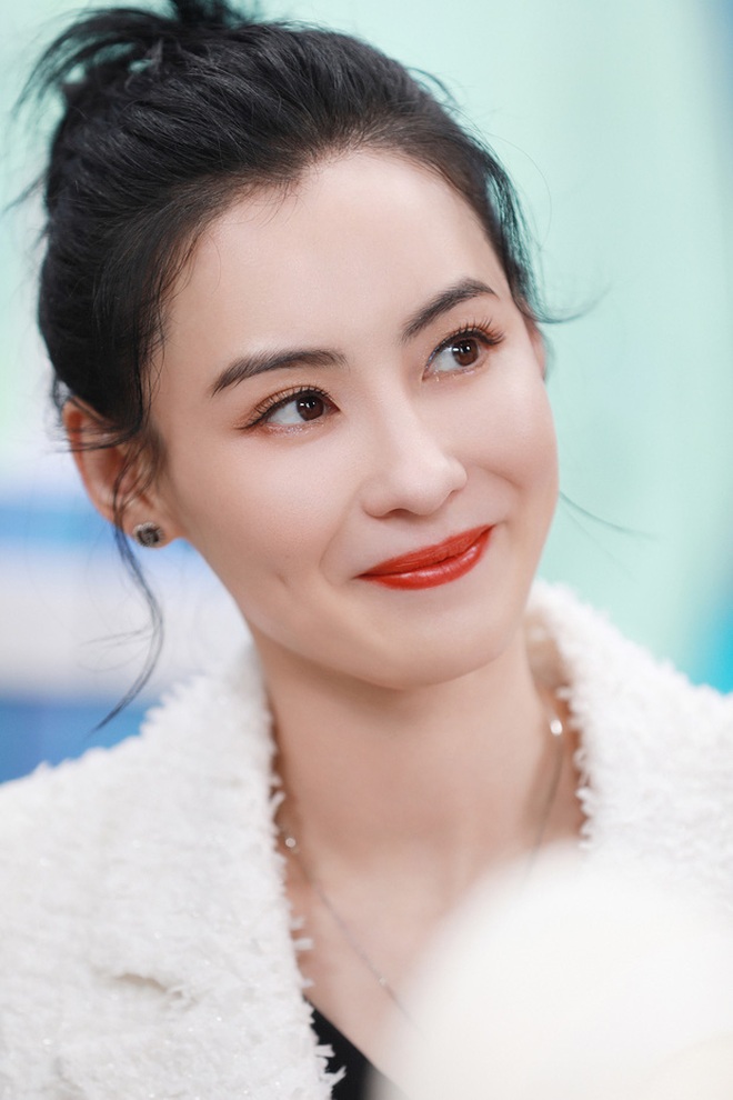 Trương Bá Chi sở hữu dáng vóc mướt mát, làn da sáng mịn - 11 Trương Bá Chi sở hữu dáng vóc mướt mát, làn da sáng mịn - 11