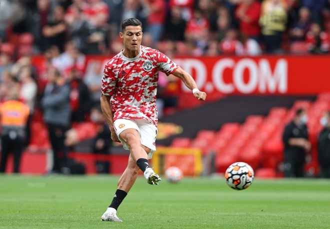 Những khoảnh khắc trong ngày Ronaldo ra mắt hoàn hảo tại Man Utd - 2 Những khoảnh khắc trong ngày Ronaldo ra mắt hoàn hảo tại Man Utd - 2