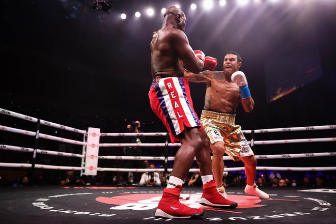 Evander Holyfield thất bại trước Vitor Belfort trong lần trở lại võ đài - 2 Evander Holyfield thất bại trước Vitor Belfort trong lần trở lại võ đài - 2