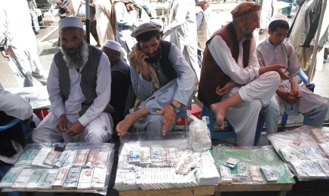 Mỹ chia rẽ chuyện giải ngân 10 tỷ USD cho Taliban - 1
