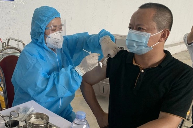 Gần 400 người Trung Quốc làm việc tại Ninh Bình được tiêm vắc xin Vero Cell - 1