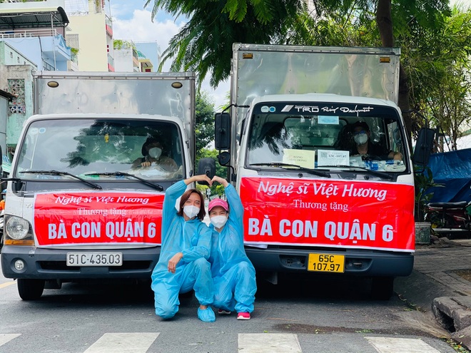 Việt Hương tiết lộ lý do tạm ngừng từ thiện mùa dịch - 2 Việt Hương tiết lộ lý do tạm ngừng từ thiện mùa dịch - 2