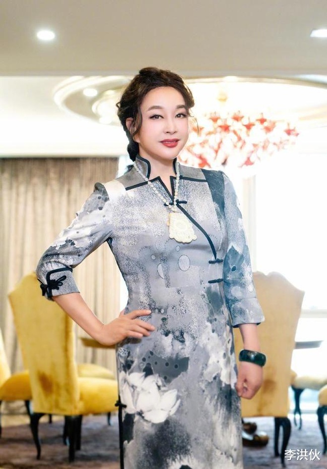 Lưu Hiểu Khánh đã đẹp, bạn bè của bà cũng đẹp không kém - 3 Lưu Hiểu Khánh đã đẹp, bạn bè của bà cũng đẹp không kém - 3