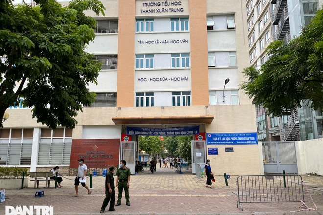 Cận cảnh trạm y tế lưu động được lắp đặt tại quận Thanh Xuân để chống dịch - 3