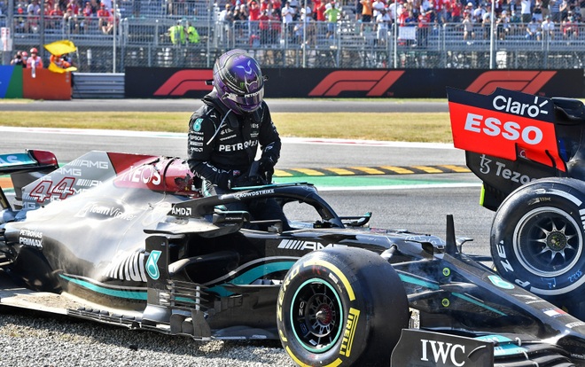Các ngôi sao bỏ cuộc sớm, McLaren giành chiến thắng kép - 3 Các ngôi sao bỏ cuộc sớm, McLaren giành chiến thắng kép - 3