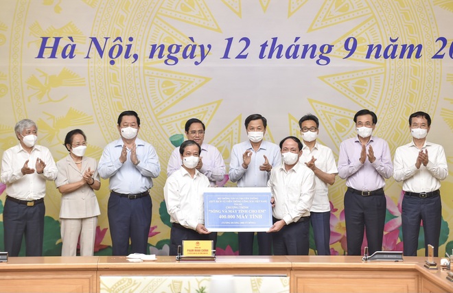Thủ tướng: Ai cũng ngậm ngùi vì các cháu không được nghe tiếng trống trường - 5 Thủ tướng: Ai cũng ngậm ngùi vì các cháu không được nghe tiếng trống trường - 5