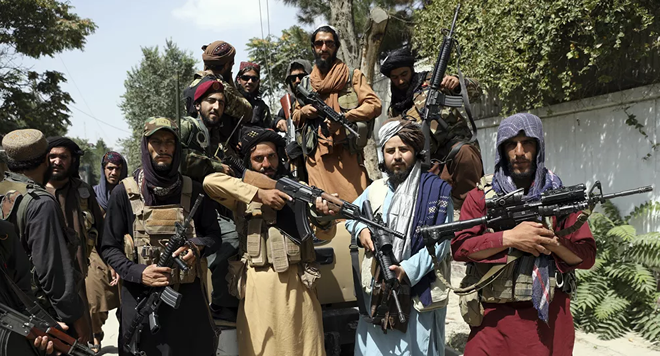 Taliban và phe kháng chiến bùng phát giao tranh trở lại - 1