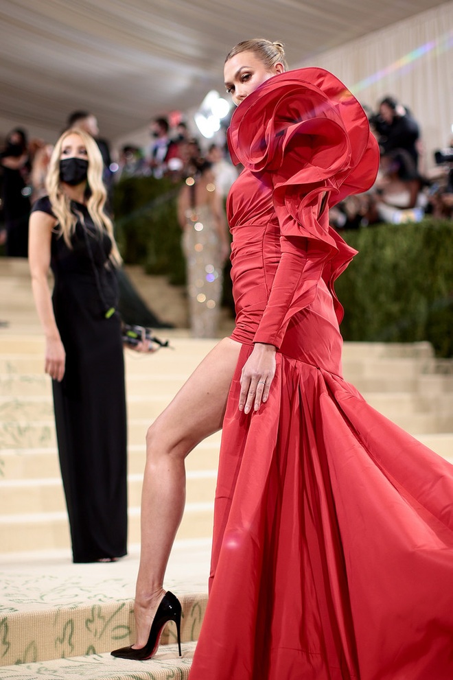 Choáng ngợp với loạt trang phục ấn tượng của mỹ nhân dự MET gala 2021 - 1 Choáng ngợp với loạt trang phục ấn tượng của mỹ nhân dự MET gala 2021 - 1