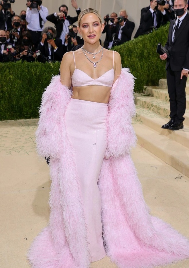Choáng ngợp với loạt trang phục ấn tượng của mỹ nhân dự MET gala 2021 - 19 Choáng ngợp với loạt trang phục ấn tượng của mỹ nhân dự MET gala 2021 - 19