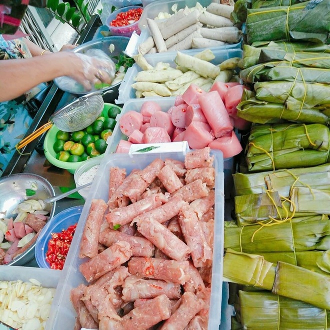 Món ăn rẻ bèo gốc miền Trung được cải biến làm mưa làm gió ở Sài Gòn - 2 Món ăn rẻ bèo gốc miền Trung được cải biến làm mưa làm gió ở Sài Gòn - 2