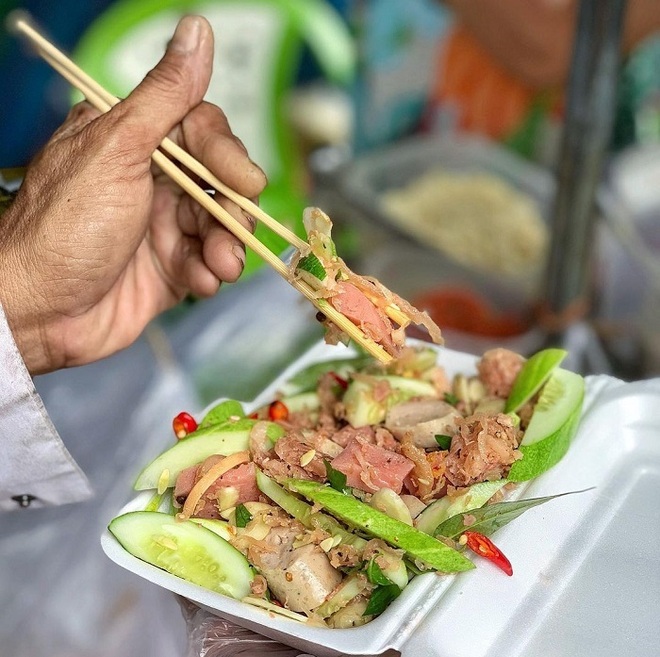 Món ăn rẻ bèo gốc miền Trung được cải biến làm mưa làm gió ở Sài Gòn - 3
