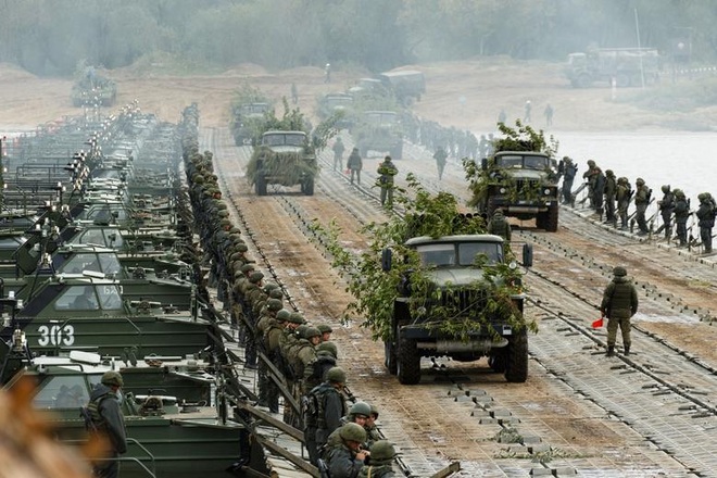 Dàn vũ khí Nga khạc lửa trong cuộc tập trận khiến NATO nóng mặt - 9 Dàn vũ khí Nga khạc lửa trong cuộc tập trận khiến NATO nóng mặt - 9
