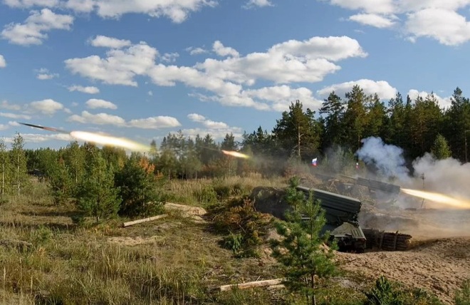Dàn vũ khí Nga khạc lửa trong cuộc tập trận khiến NATO nóng mặt - 4