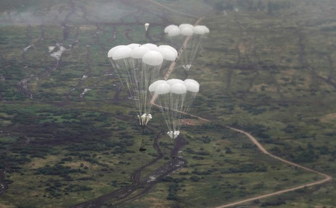 Dàn vũ khí Nga khạc lửa trong cuộc tập trận khiến NATO nóng mặt - 14 Dàn vũ khí Nga khạc lửa trong cuộc tập trận khiến NATO nóng mặt - 14