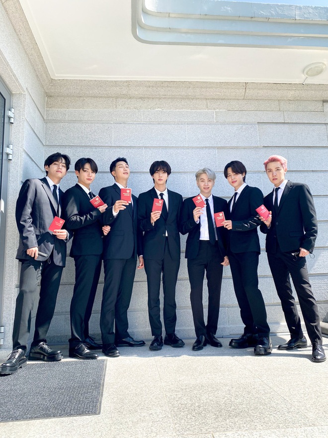 Nhóm BTS lịch lãm diện kiến tổng thống Hàn Quốc - 9 Nhóm BTS lịch lãm diện kiến tổng thống Hàn Quốc - 9