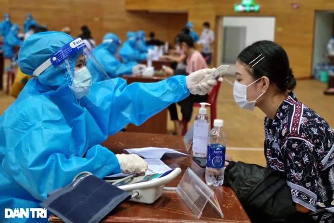 Đà Nẵng bắt đầu chiến dịch tiêm vắc xin lớn nhất từ trước đến nay - 4 Đà Nẵng bắt đầu chiến dịch tiêm vắc xin lớn nhất từ trước đến nay - 4