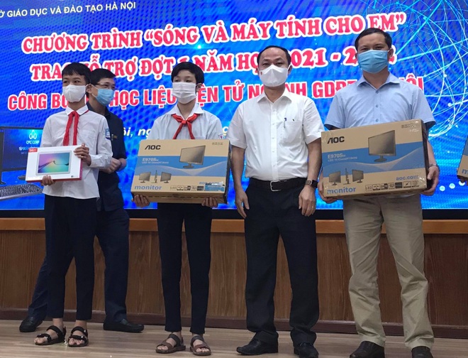 Hà Nội: Gần 10.000 học sinh thiếu thiết bị học trực tuyến - 1