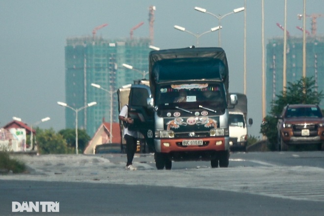 Khám phá thủ đoạn xe luồng xanh chở người thông chốt cửa ngõ Hà Nội - 2